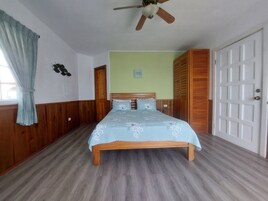 Cabaña Confort, 1 cama de matrimonio, accesible para personas con discapacidad, vistas al mar | Ropa de cama de alta calidad, minibar, caja fuerte