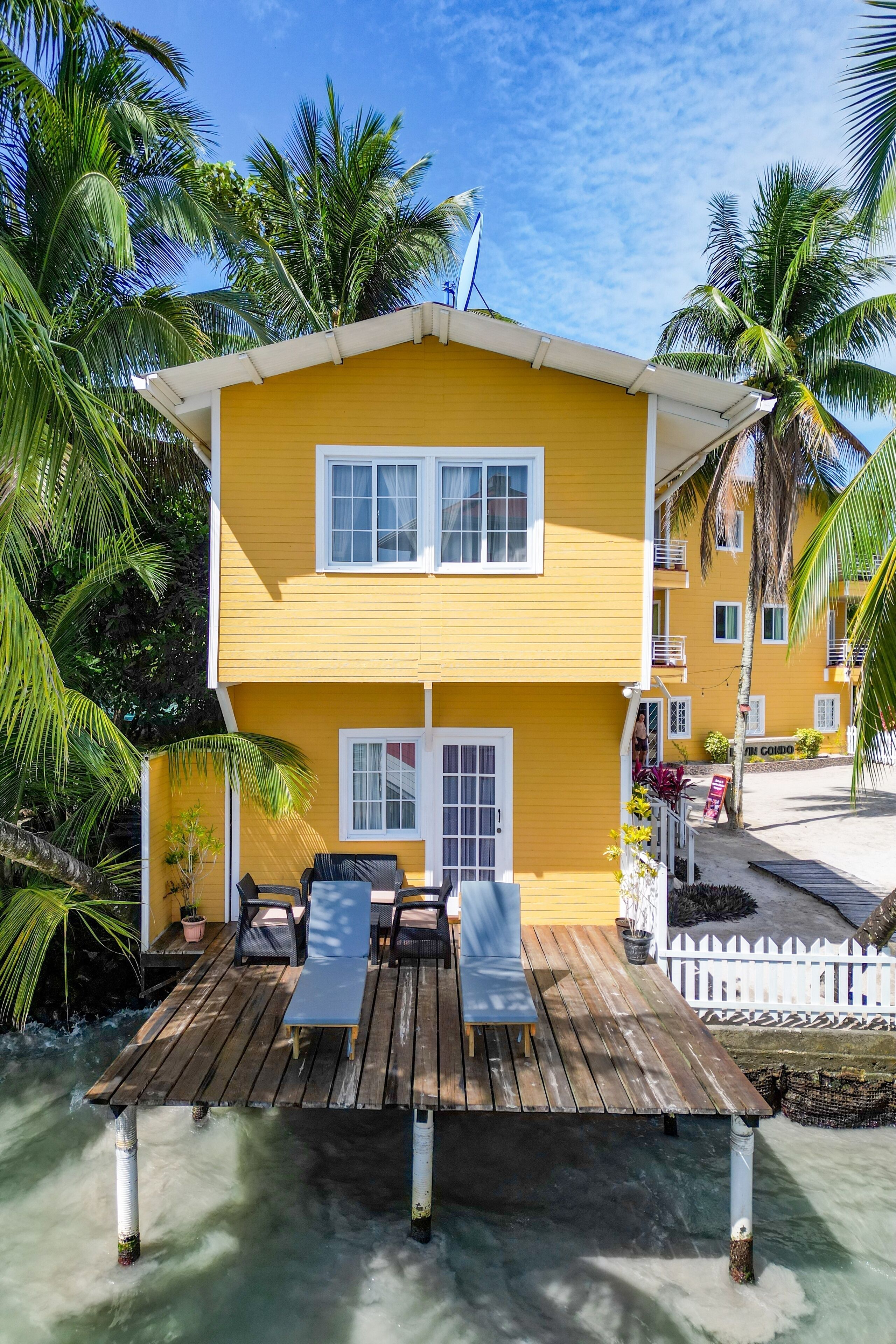 Ropa de cama de alta calidad y minibar 