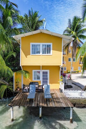 Deluxe Double or Twin Room | Premium bedding, minibar, in-room safe, individually decorated - El Faro del Colibri (Bocas del Toro)