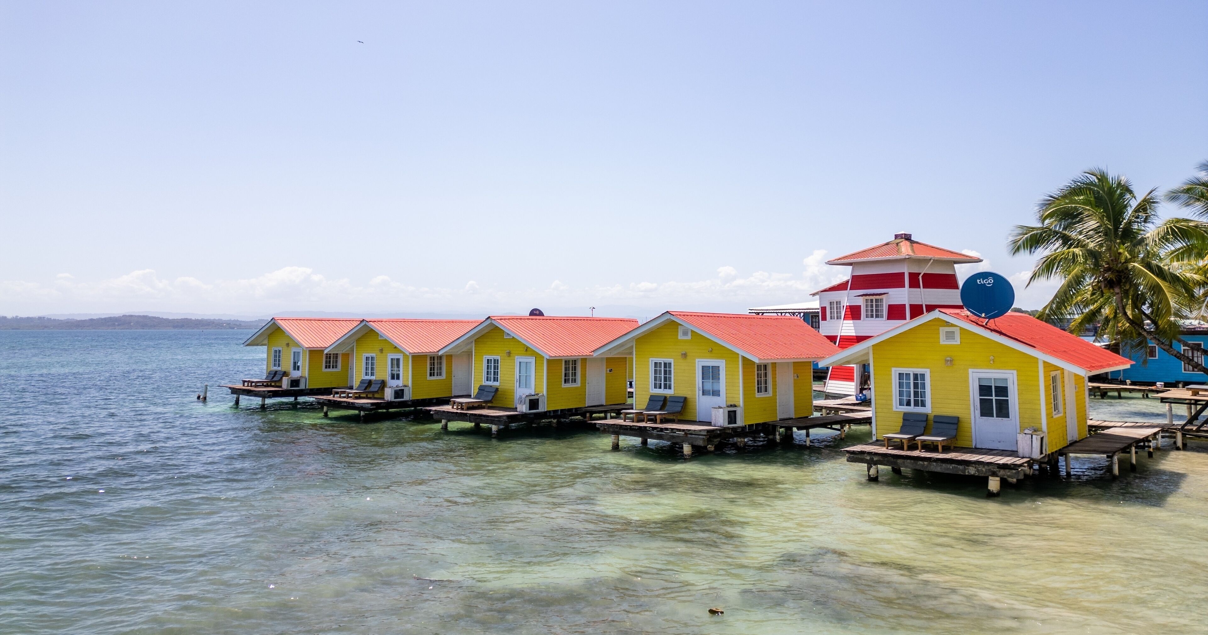 Ropa de cama de alta calidad y minibar 