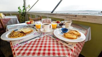 Gratis morgenmad tilberedt efter bestilling hver dag
