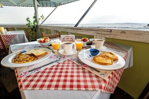 Free daily cooked-to-order breakfast