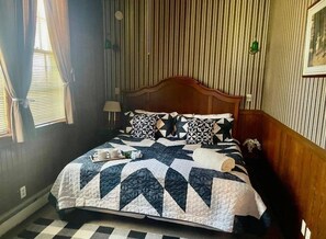 Suite familiar, 1 llit de matrimoni gran i sofà llit (Carriage House Suite 1) | Roba de llit d'alta qualitat, wifi gratuïta i roba de llit 