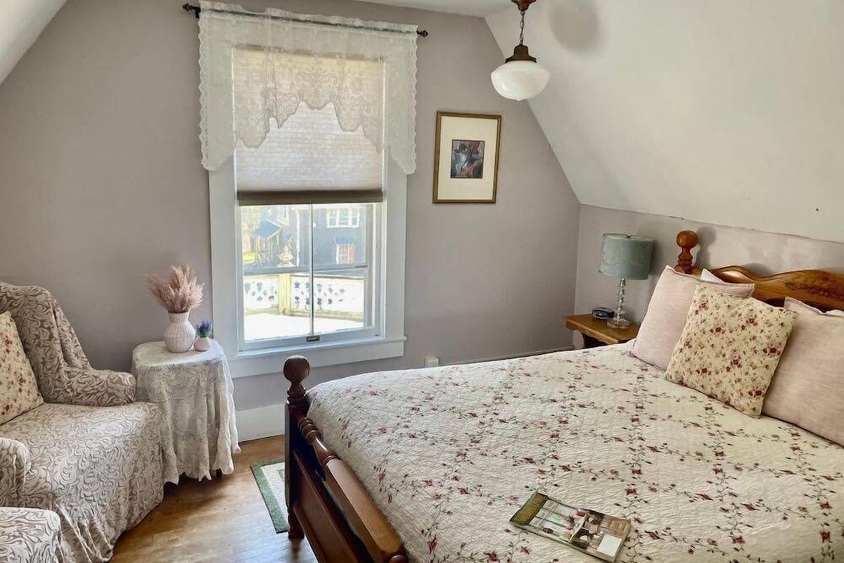 Klassieke eenpersoonskamer, 1 queensize bed, gedeelde badkamer (Thomas Edison Room) | Kameruitzicht