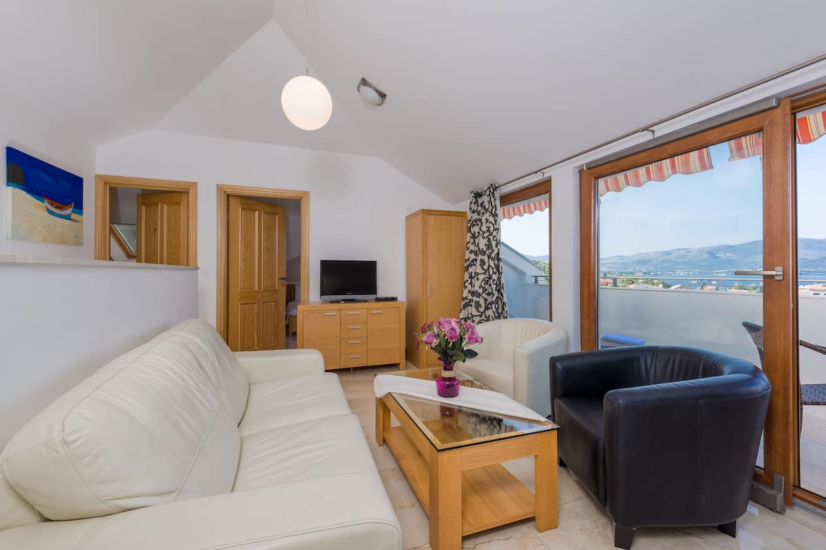 Penthouse 3, Balcony, Sea View | Living room | LCD TV