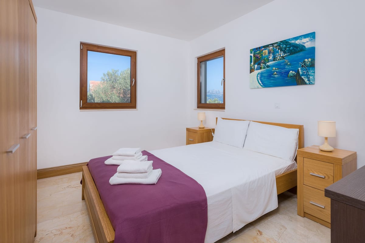 Family apartment(Apt 303), 1 bedroom, Balcony, Sea View | 1 bedroom, premium bedding, memory foam beds, desk