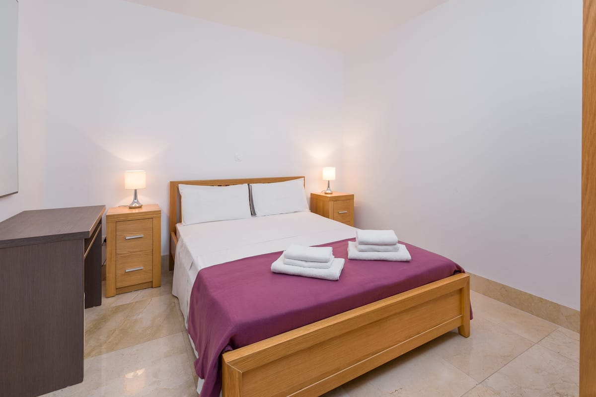 Family apartment(Apt 105), 1 bedroom, Balcony, Sea View | 1 bedroom, premium bedding, memory foam beds, desk