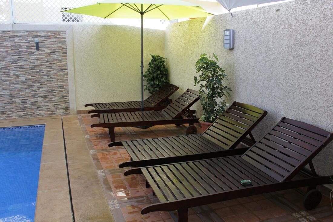 2 piscinas al aire libre, sillones reclinables de piscina