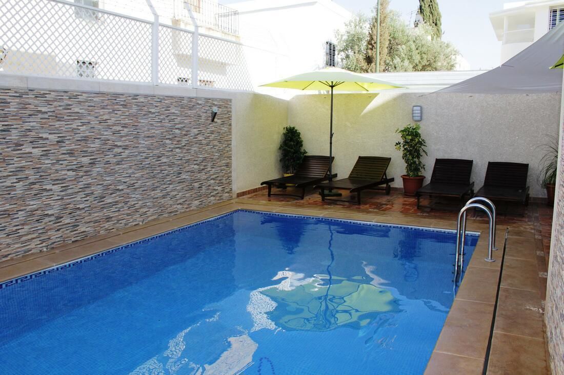 2 Außenpools, Liegestühle