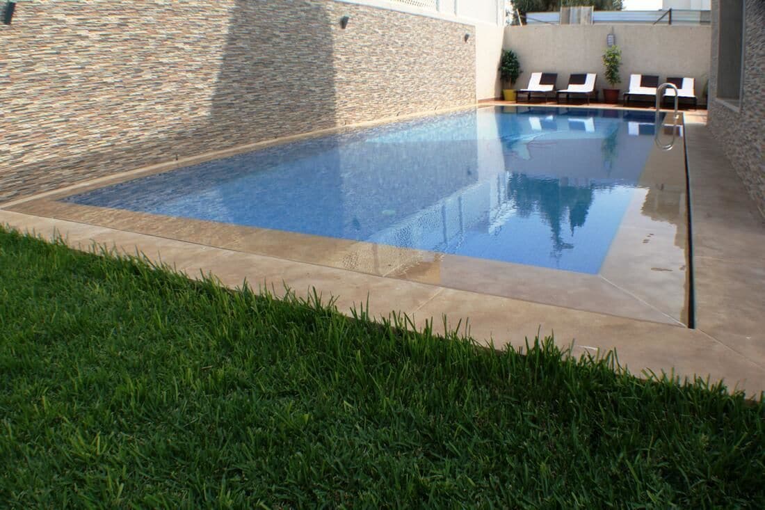 2 piscinas al aire libre, sillones reclinables de piscina