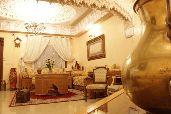 Coin salon dans le hall