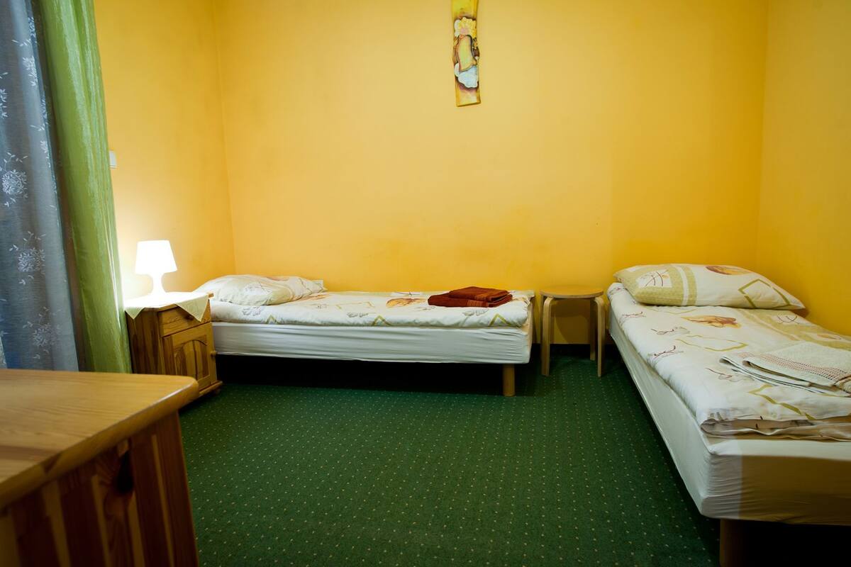 Klassiek appartement, 1 slaapkamer, kitchenette (for 4 people, with balcony) | Een strijkplank/strijkijzer, babybedden (toeslag), gratis wifi