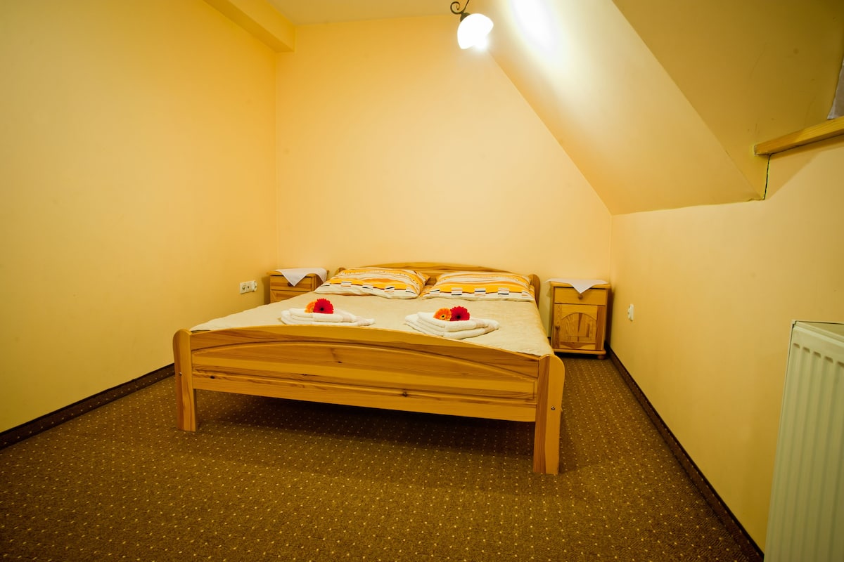 Appartement, 1 slaapkamer, kitchenette (for 8 people, with balcony) | Een strijkplank/strijkijzer, babybedden (toeslag), gratis wifi