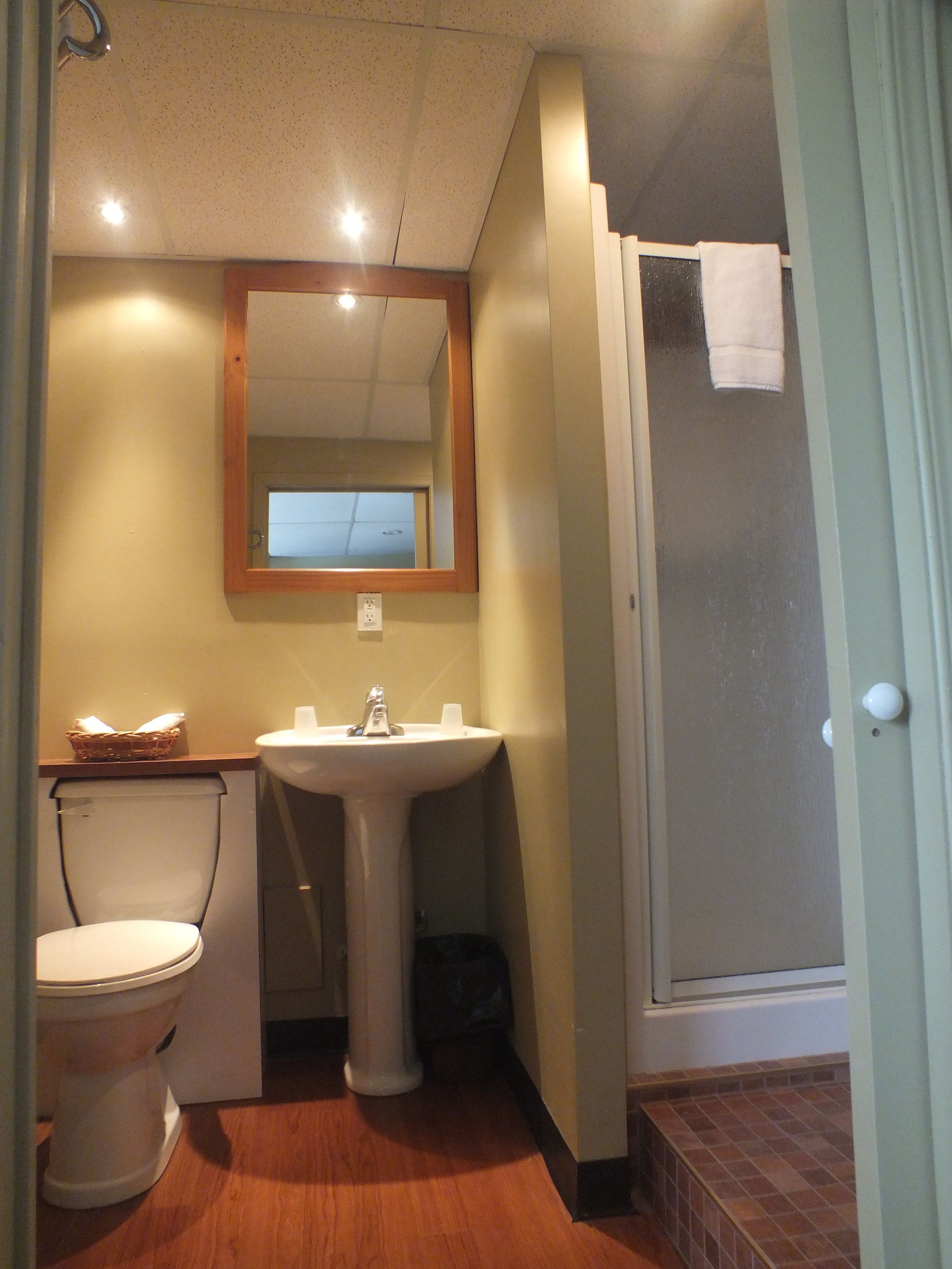 twin room, 2 single beds, private bathroom | bathroom | free toiletries, hair dryer, towels
