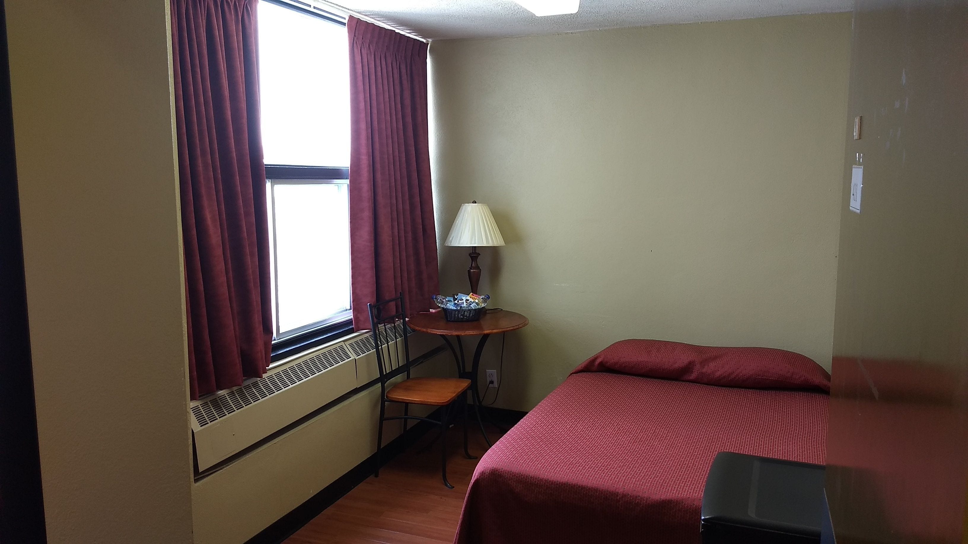 standard room, 1 double bed, private bathroom | desk, free wifi, bed sheets