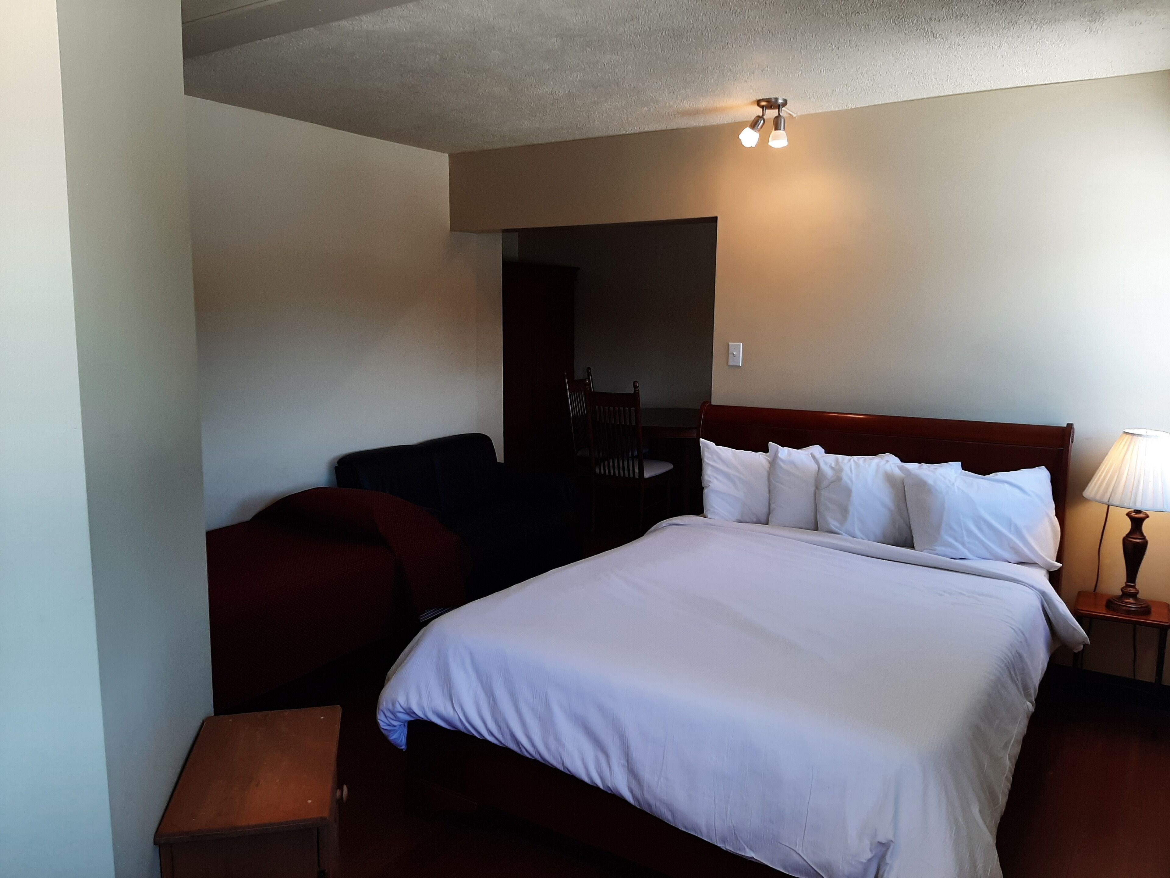 Family Room, Private Bathroom | Desk, free WiFi, bed sheets