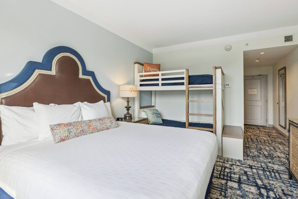 Premium bedding, in-room safe, desk, laptop workspace