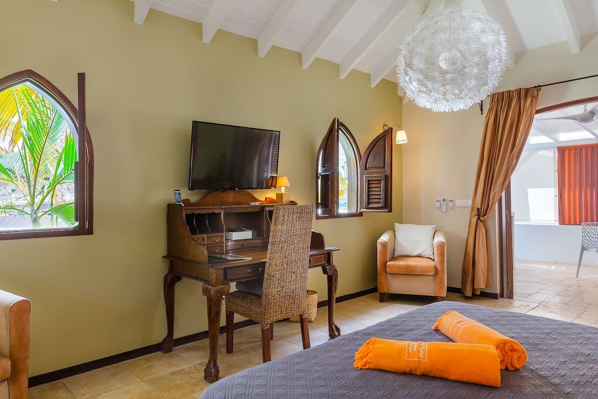 Suite, Hot Tub (NACRE) | Minibar, in-room safe, iron/ironing board (on request), cribs (free)