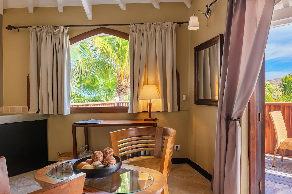 Studio Suite, 1 Queen Bed, Kitchenette (VANILLA) | Minibar, in-room safe, iron/ironing board (on request), cribs (free)