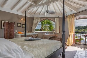 Een minibar, een kluis op de kamer, individueel gedecoreerd