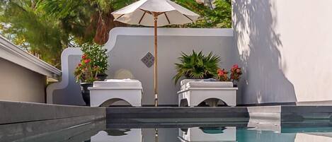 2 piscinas externas, guarda-sóis, espreguiçadeiras