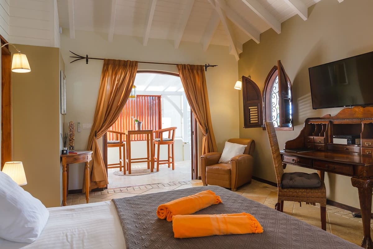 Suite, 1 Queen Bed, Kitchen (JASMINE) | Minibar, in-room safe, iron/ironing board (on request), cribs (free)
