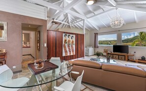 Suite, Kitchen (MANGO)