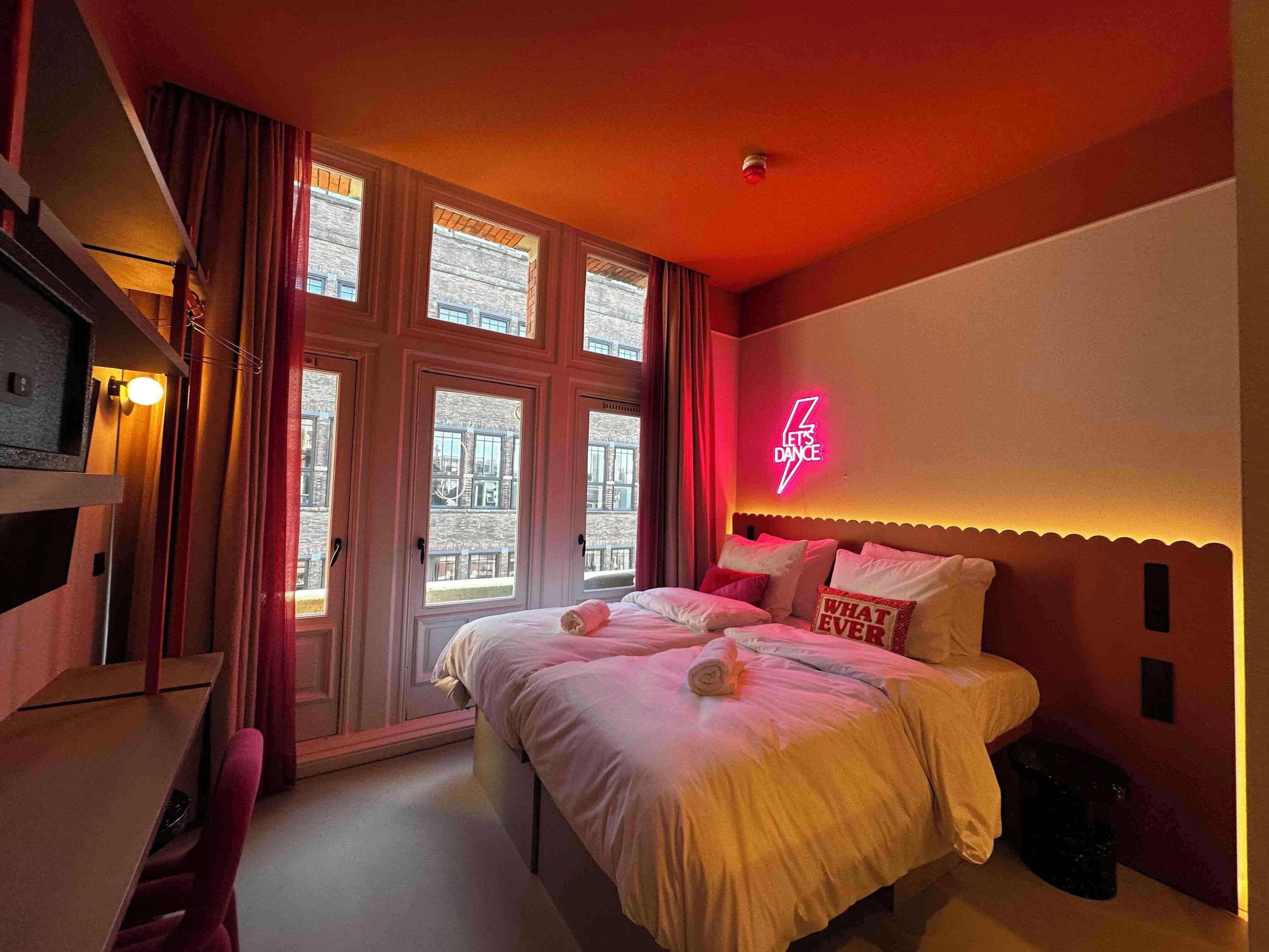 Premium bedding, in-room safe, desk, blackout drapes