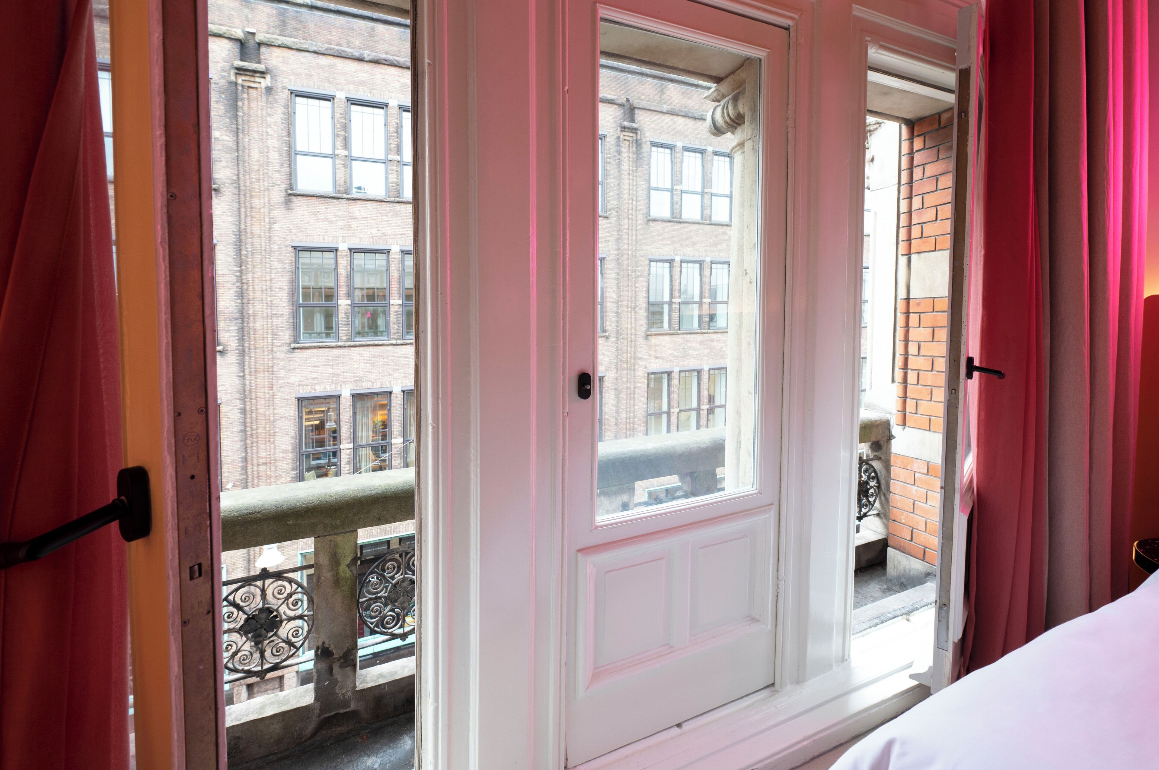 Premium bedding, in-room safe, desk, blackout drapes