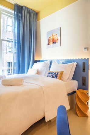 Deluxe twin / double room | Ropa de cama de alta calidad y caja de seguridad en la habitación 