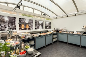 Daily continental breakfast (EUR 25 per person) - City Hotel Rembrandt Square (Amsterdam)