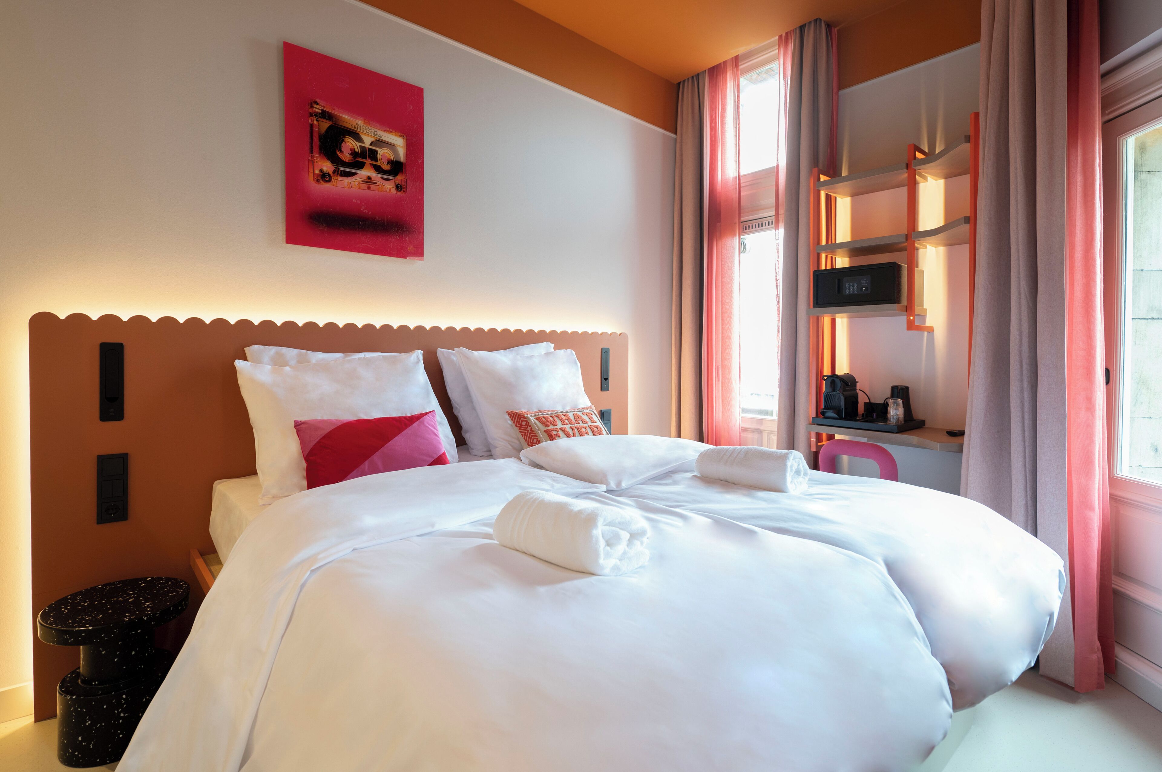 ห้องเอ็กเซ็กคิวทีฟดับเบิลหรือทวิน | เครื่องนอนระดับพรีเมียม, ตู้นิรภัยในห้องพัก, โต๊ะทำงาน, Wi-Fi ฟรี