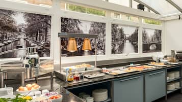 Kontinental frokost hver dag (EUR 25 per person)