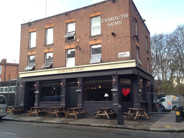 Interior entrance - Publove @ Exmouth Arms Euston (London)