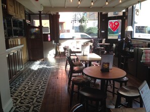 Breakfast, lunch and dinner served - Publove @ Exmouth Arms Euston (London)