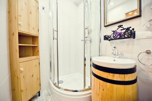 Superior Apartment, 1 Bedroom | Bathroom