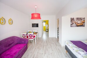 Standard Apartment, 1 Bedroom, Balcony | Living room