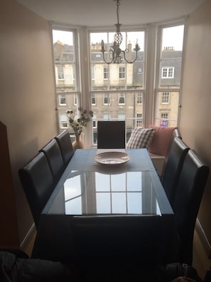 Apartment, 2 Bedrooms | In-room dining