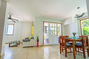 아파트, 침실 2개, 바다 전망 | 내부 세부 사진