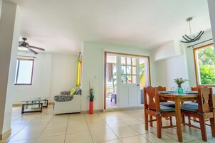 Apartment, 2 Bedrooms, Ocean View | Interior detail