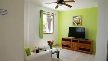 Apartment, 2 Bedrooms, Ocean View | Living room | Flat-screen TV