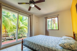 Apartamento, 2 habitaciones, vistas al mar | Escritorio, sistema de insonorización, camas supletorias y wifi gratis