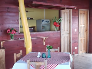 Desayuno completo diario (USD 8.50 por persona)