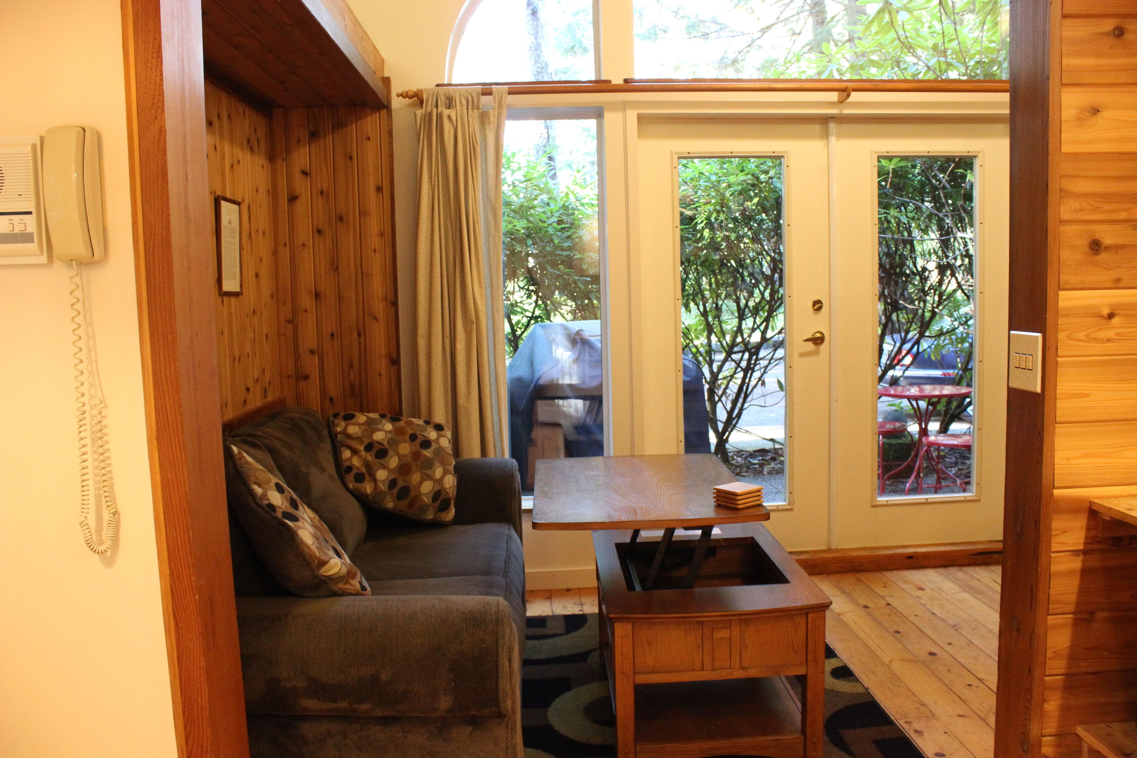 studio, 1 queen bed, kitchenette | living room