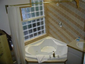 Studio, 1 Queen-Bett, Kochnische | Whirlwanne