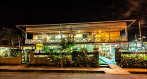 Family Room | Reception - Hotel Posada Los Delfines (Bocas del Toro)