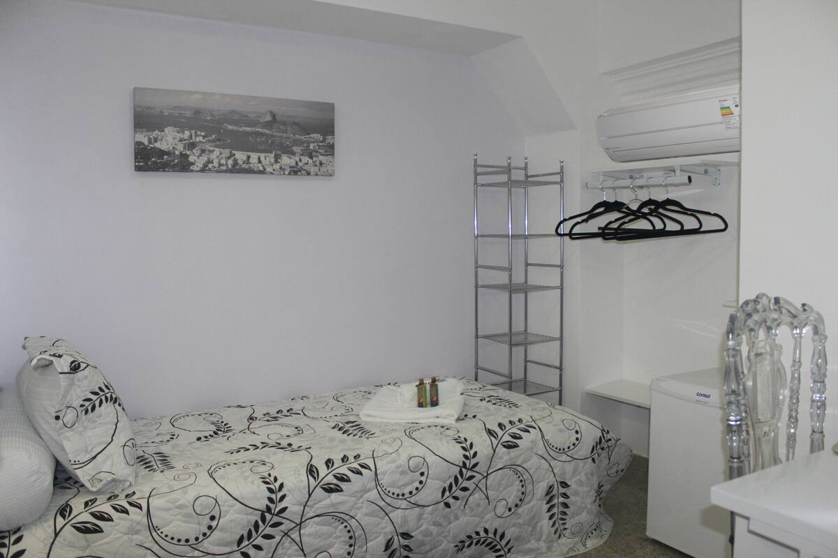 Minibar, in-room safe, desk, iron/ironing board
