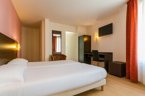 Chambre avec lits jumeaux | Bureau, rideaux occultants, chambres insonorisées