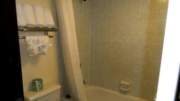Combined shower/bathtub, hair dryer, towels