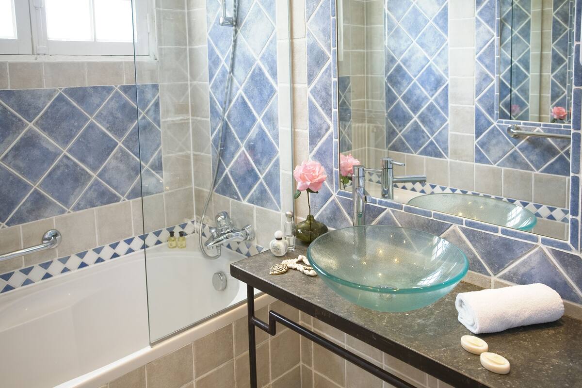 superior double or twin room, 1 bedroom, valley view | bathroom | free toiletries, hair dryer